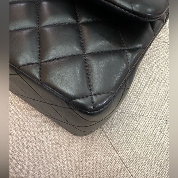 Chanel Flapbag Black Lambskin and Gold Hardware - Picture 12 of 16